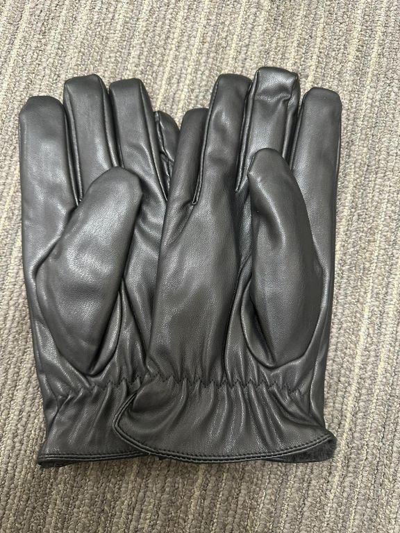 52933 - Assorted Men & Women Gloves USA
